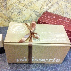 ガトーギフト箱 2個＋おまけ見本1個　バレンタインセールの画像