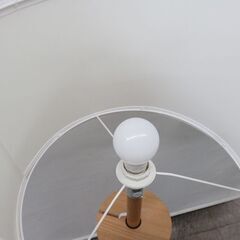 【自社配送は札幌市内限定】IKEA/イケア LAUTERS/ラウテルス：フロアランプ アッシュ/ホワイト 中古の画像