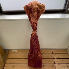 無料!!✨練習用の三味線✨現状品です✨全高 約97ｃｍ【こちらは店舗です。浜村鹿野温泉ICから3分 買取本舗 宮本リサイクル 営業時間9～19時 定休日水曜のみ←連絡できませんm(_ _)m】の画像