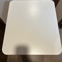IKEA　BILLSTA カフェテーブルの画像