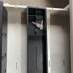 事務用机　引き出し付き　鍵ありの画像