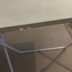 折りたたみテーブルと丸椅子のセット　の画像