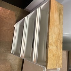 締め切りましたYamazakiキッチン隙間ラックの画像