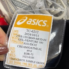 asics靴二足とウェアSの画像