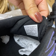 asics靴二足とウェアSの画像