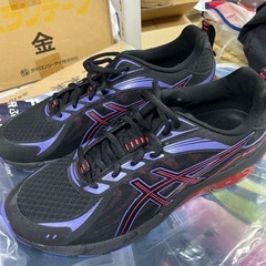 asics靴二足とウェアSの画像