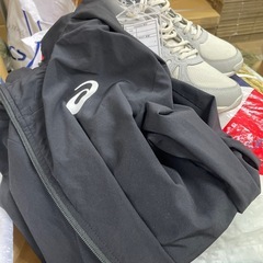 asics靴二足とウェアSの画像