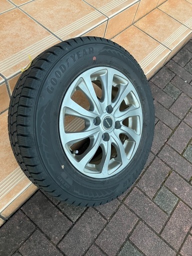 スタッドレスタイヤ、ホイール付き