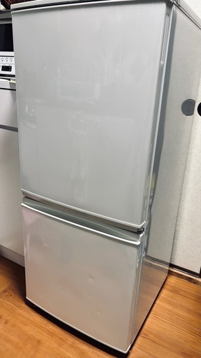 シャープ　冷蔵庫　137L