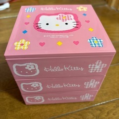 キティちゃんの小さな3段お重
