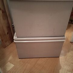 タッパーウェアの収納ケース2個の画像