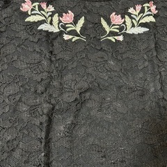 美品！120cm 黒のレースTシャツ（刺繍付き）の画像