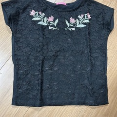 美品！120cm 黒のレースTシャツ（刺繍付き）