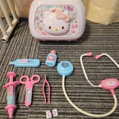 キティちゃん　お医者さんごっこ