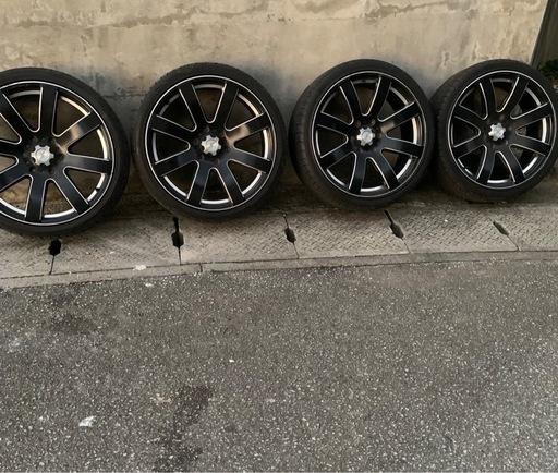 取引中?‍♀️200系ハイエース　20インチホイール 