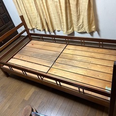 木製シングルベッドフレームの画像