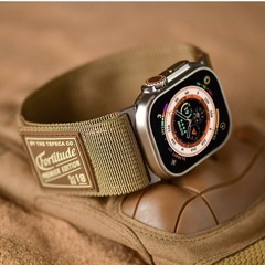 【新品】Apple Watch バンド 互換性 カーキ シルバー アップルウォッチバンドの画像