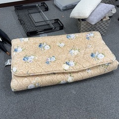 事務所掃除中！敷布団の画像