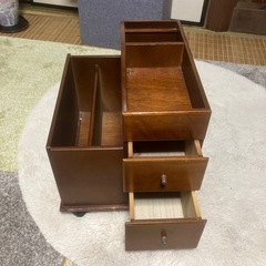 値下げ木製マガジンラック　タイヤ付きの画像