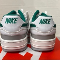 NIKE ナイキ　スニーカーの画像