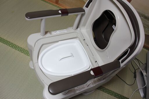 Y中古　便利‼　ポータブルトイレ　パナソニック　ラフィーネ　PN-L30200 ポータブルトイレ ラフィーネ PN-L30200 パナソニック (mapluse