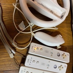Wii本体、Wiifitバランスボード、ソフト11本セットの画像