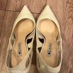 ダイアナ　ハイヒール　アイボリー　23.5cmの画像