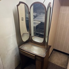 3面鏡の化粧台(ドレッサー)
