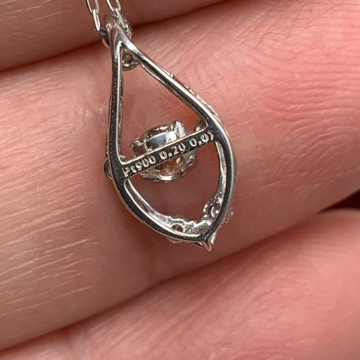 ゆれるダイヤ　ネックレス　pt900 1.7g 0.2ct