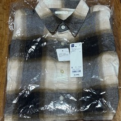 🟨【⭐️新品⭐️】GU シャツの画像