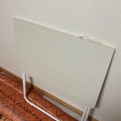 折りたたみデスクの画像