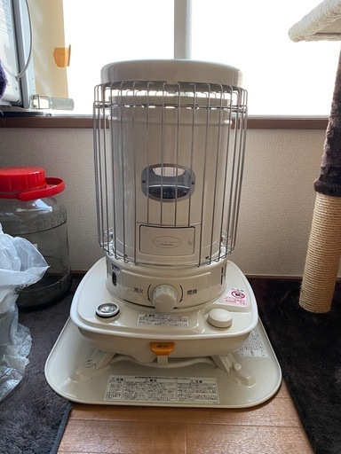 灯油ストーブ、灯油缶、ポンプの3点セット