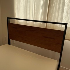 zinus ベッドフレーム（セミダブル）マットレス付の画像