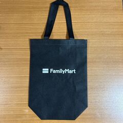お値下げしました。マレーシア限定　ファミマ不織布バッグの画像