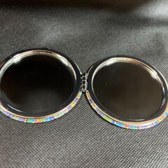 お値下げしました。コンパクトミラー(両面)　クアラルンプールで購入の画像