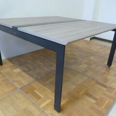 【中古】オカムラ オフィス デスク テーブル 正方形 DP167P MX62 W1400×D1400×H725mm 木目調 2020年製の画像