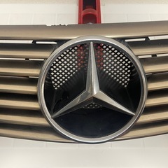 メルセデスベンツR129前期モデル用フロントグリルジャンクの画像