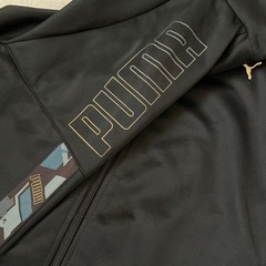PUMA ブラック ジャージ 150 サイズ　黒　子供服　ゴールド　ロゴの画像