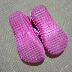 ピンクのサンダルの画像