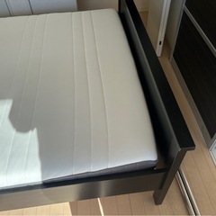 【ベッド一式】IKEA クイーンサイズベッドフレーム マットレスセットの画像
