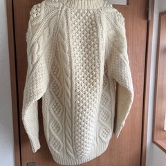 厚手セーター　編み込みセーターの画像