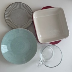 ガラスマグ3つ、グラタン皿1つ、小皿2つ