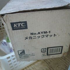 新品　メカニックマット　AYM-1　カー用品　自動車　整備士
