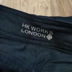 黒 ズボンの画像