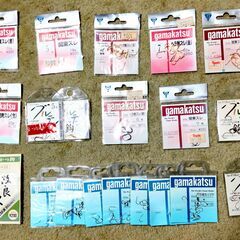 《 釣り針まとめて 》と《おまけ： 針結び器 》 のセット
