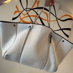 State of Escape ステイトオブエス ケープトートバックの画像