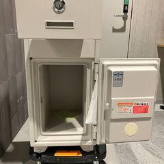 【商談中です】【超美品】金庫