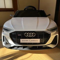 リングガール・リングボーイ 乗車ラジコンカー　アウディ　Audi...