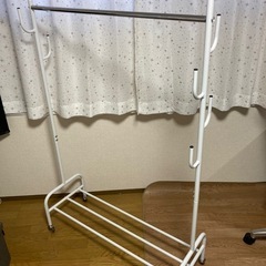 【取引中】ハンガーラック　白　キャスター付きの画像
