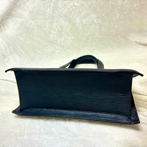fendi エピ　ハンドバッグ　レザー